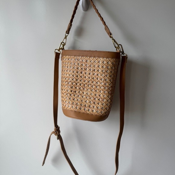 Tommy Bahama Rattan Straw Canvas Circular Drawstring Crossbody Bucket Bag Tan - Picture 3 of 7